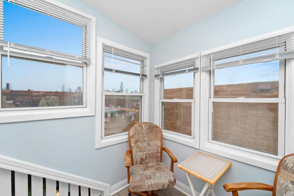 Cozy, Top-Floor 3Br Loft With Balcony In West Town Chicago Exterior photo
