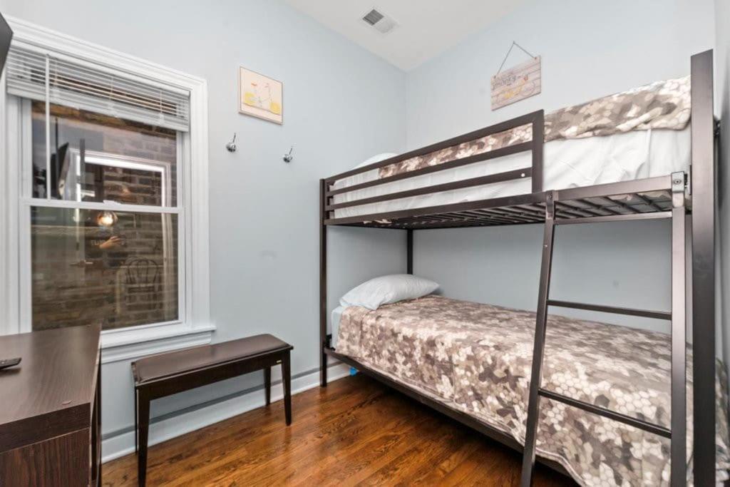 Cozy, Top-Floor 3Br Loft With Balcony In West Town Chicago Exterior photo