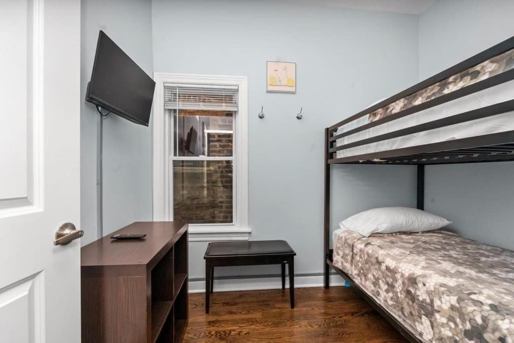Cozy, Top-Floor 3Br Loft With Balcony In West Town Chicago Exterior photo