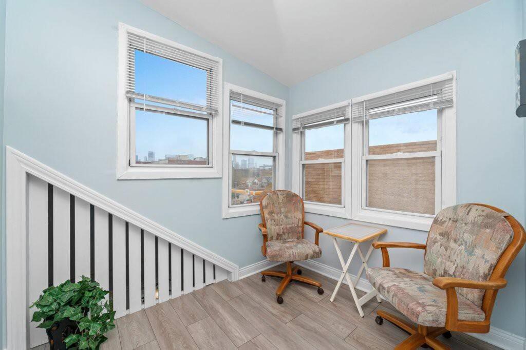 Cozy, Top-Floor 3Br Loft With Balcony In West Town Chicago Exterior photo