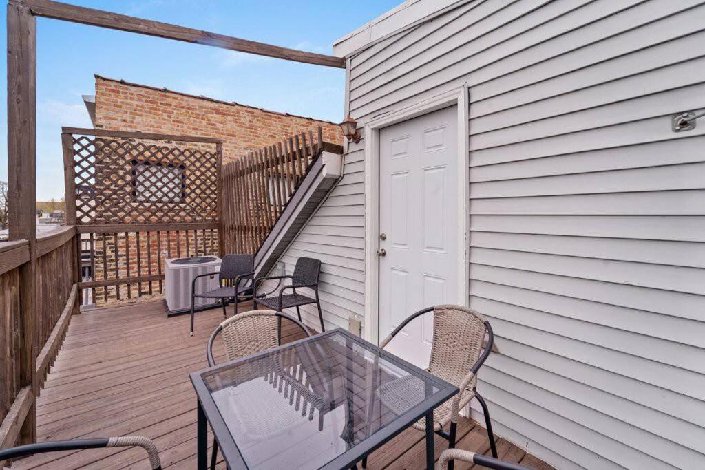 Cozy, Top-Floor 3Br Loft With Balcony In West Town Chicago Exterior photo